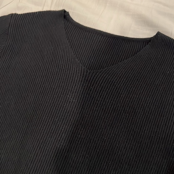 Commense Black Sweater - Picture 2 of 4